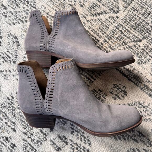 Lucky Brand Bustina Suede V Slit Slip On Gray Booties Ankle Boots Size 8.5 Boho - Picture 1 of 9
